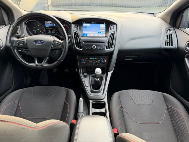 Ford FOCUS 1.0 First Edition ST-Line / Carplay / Navi / Cruise / Camera+PDC