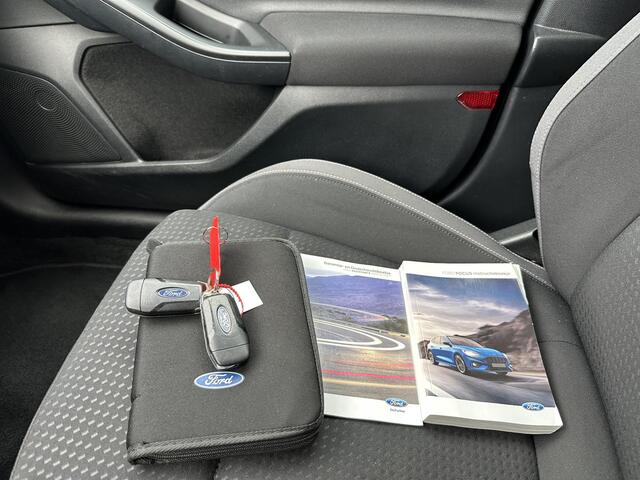 Ford FOCUS Wagon 1.0 EcoBoost Trend Edition Business | Nette Staat | Trekhaak | Navigatie | Carplay | Parkeersensoren | Airco | Cruise Control | 2 Sleutels |