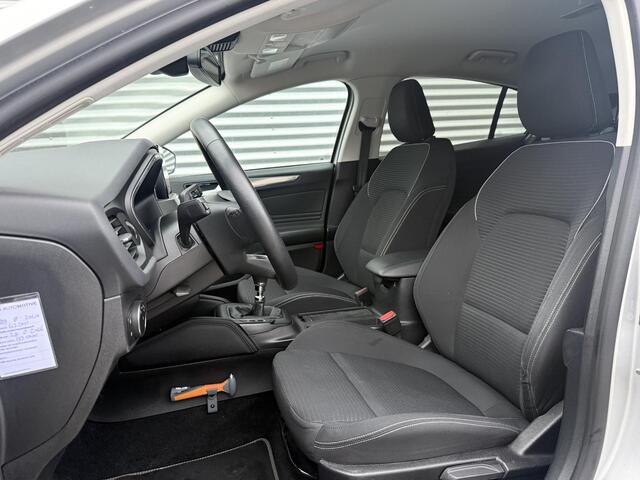 Ford FOCUS 1.0 EcoBoost Titanium 2e Eigenaar|Navi|Camera|B&O Sound System|PDC|Cruise|Stoelverwarming|Carplay|Dealer Onderhouden|N.A.P|APK tot 08-2026