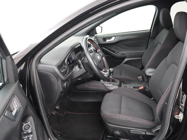 Ford FOCUS 1.0 EcoBoost ST Line | Panoramadak | Trekhaak | Stoelverwarming | Adaptive cruise | Camera | B&O Sound | Carplay | Navigatie | Full LED | Climate control | Bluetooth