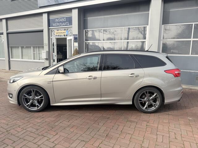 Ford FOCUS Wagon 1.0 ST-Line Bj 2017 Km 132.000 126PK Dealer onderhouden !!