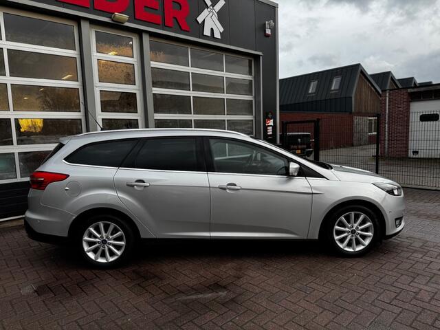 Ford FOCUS 1.0 TITANIUM / CAMERA / PDC / NAVI / CRUISE / LEER / STOEL-STUURVER.