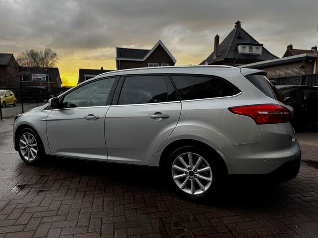 Ford FOCUS 1.0 TITANIUM / CAMERA / PDC / NAVI / CRUISE / LEER / STOEL-STUURVER.