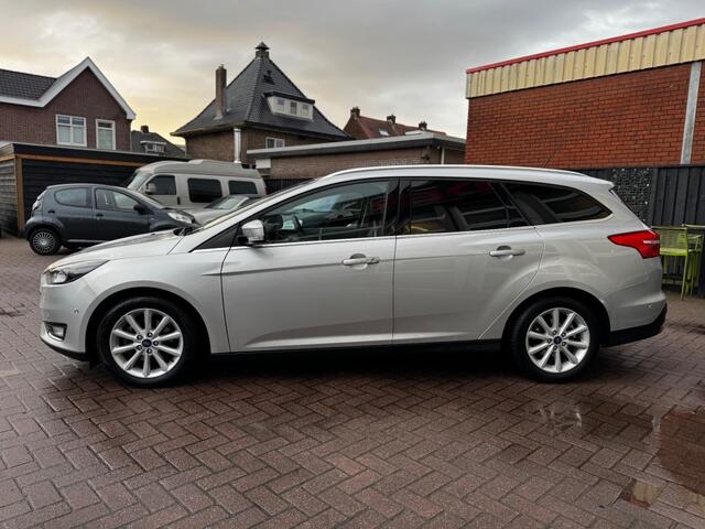 Ford FOCUS 1.0 TITANIUM / CAMERA / PDC / NAVI / CRUISE / LEER / STOEL-STUURVER.