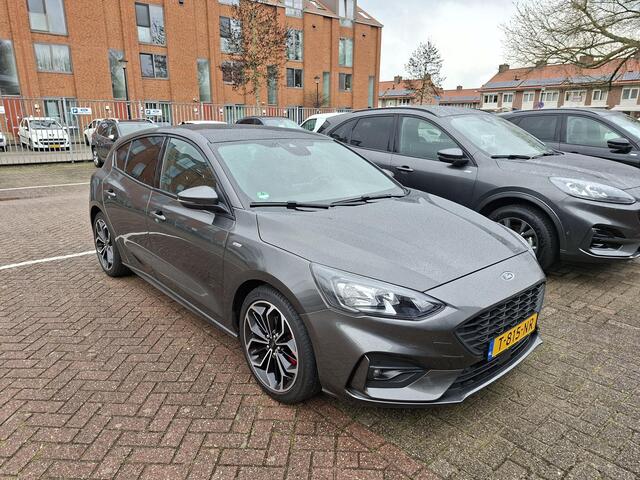 Ford FOCUS 1.0 EcoBoost Hybrid ST Line Business * PANO * WINTERPAKKET *