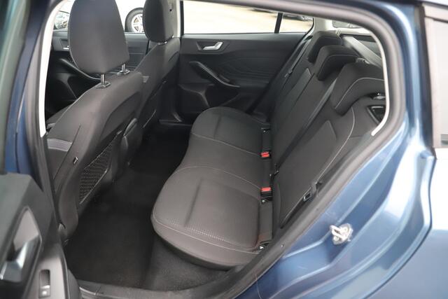 Ford FOCUS Wagon 1.0 EcoBoost Trend Edition Business 101PK Navigatie Achteruitrijcamera Airco Winter Pakket Stuur & Stoelverwarming Carplay Cruise Control