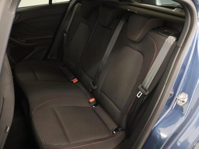 Ford FOCUS Ford 1.0 EcoBoost Hybrid ST Line Style | Winterpakket | Parkeercamera | Cruise Control | Navigatie | Achterspoiler |