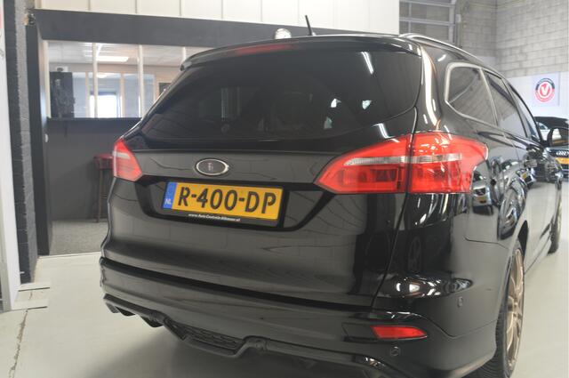 Ford FOCUS Wagon 1.0 ST-Line // 103.000 km // 140 pk // AIRCO // STUUR&STOELVERWARMING // NAVI // PDC //