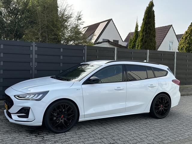 Ford FOCUS Wagon EcoBoost 155PK Hybrid ST Line | Winter pack | Adapt. Cruise | Camera | Draadloos CarPlay