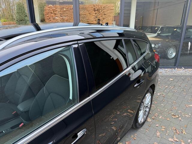 Ford FOCUS 1.0 EcoB. Hybrid Titanium,Pano,B/O,Digi Displ.,Navi,Clima,Camera,Lane Ass.,