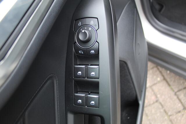 Ford FOCUS Wagon 1.0-125pk EcoBoost Mild-hybrid Titanium. Mooie, ruime, luxe en comfortabele Ford Focus wagon. Volautm. airco dual, camera, easy entry/easy go, stoel-, stuur- en voorraamverw., cruise control, Isofix, side- en lane assist, parkeersensoren v+a, LM wie