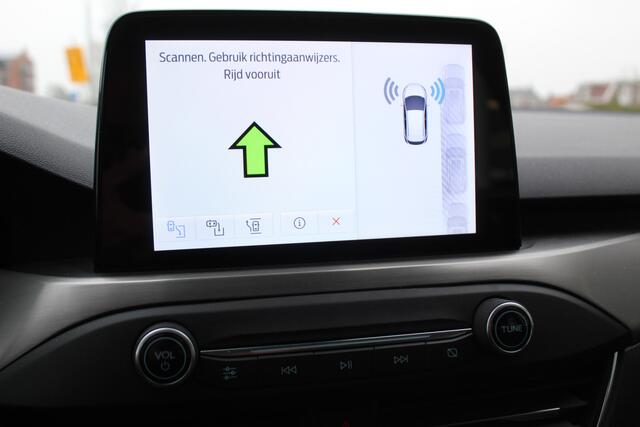 Ford FOCUS Wagon 1.0-125pk EcoBoost Mild-hybrid Titanium. Mooie, ruime, luxe en comfortabele Ford Focus wagon. Volautm. airco dual, camera, easy entry/easy go, stoel-, stuur- en voorraamverw., cruise control, Isofix, side- en lane assist, parkeersensoren v+a, LM wie