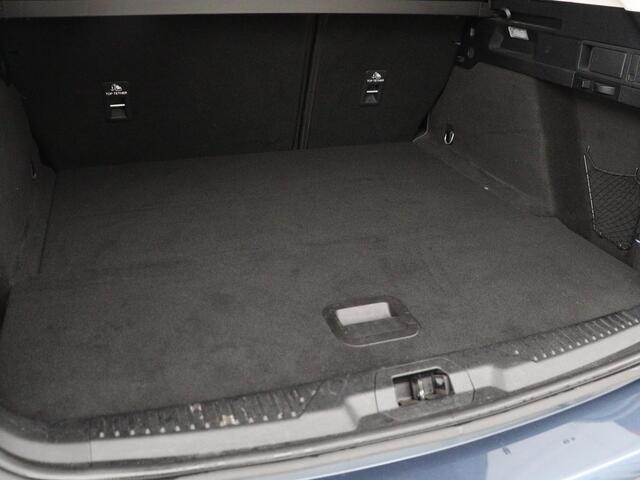 Ford FOCUS Wagon 1.0 EcoBoost Hybrid Titanium | Carplay | Camera | Navigatie | Climate control | Full LED | Parkeerhulp