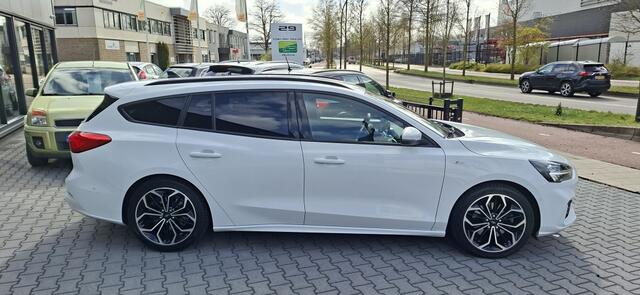 Ford FOCUS Wagon 1.0 EcoBoost Hybrid ST Line Navi