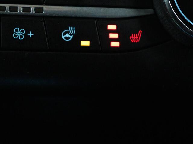 Ford FOCUS 1.5 EcoBoost ST Line X | Panoramadak | Trekhaak | Adaptive cruise | Stoelverwarming | Half leder | Camera | Carplay | Elektrische stoel | Stuurverwarming | Full LED | Navigatie | Climate control