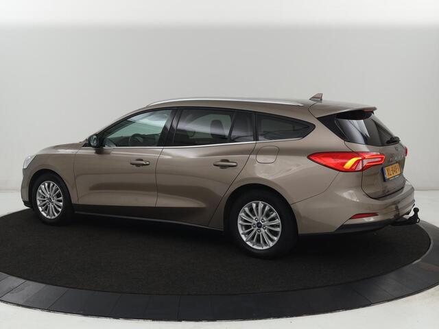 Ford FOCUS 1.0 EcoBoost Titanium | Stoelverwarming | Trekhaak | Adaptive cruise | Carplay | Keyless | Navigatie | Parkeerhulp | Stuurverwarming | Climate control | Getint glas