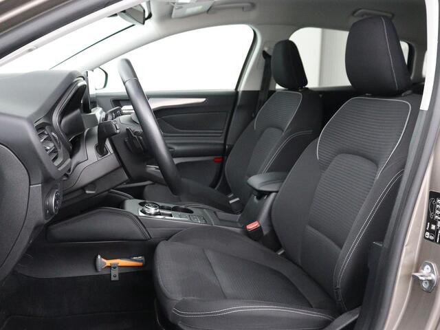 Ford FOCUS 1.0 EcoBoost Titanium | Stoelverwarming | Trekhaak | Adaptive cruise | Carplay | Keyless | Navigatie | Parkeerhulp | Stuurverwarming | Climate control | Getint glas