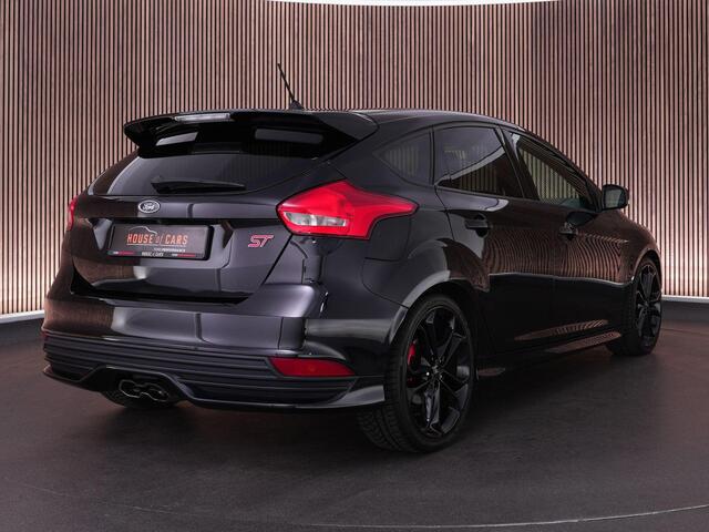 Ford FOCUS ST-3 2.0 250pk PERFORMANCE PACK |Sony|Apple carplay|parkeer camera|stoelverwarming|bi-xenon|19" Performance wielen|stuurverwarming|