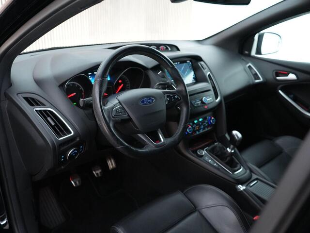 Ford FOCUS ST-3 2.0 250pk PERFORMANCE PACK |Sony|Apple carplay|parkeer camera|stoelverwarming|bi-xenon|19" Performance wielen|stuurverwarming|