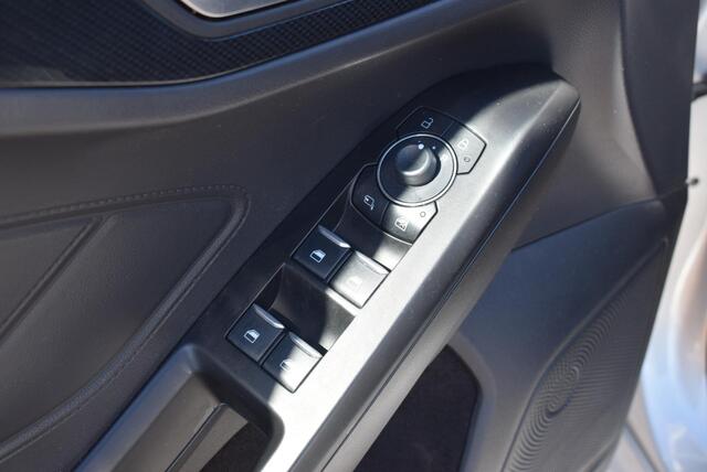 Ford FOCUS 1.0 EcoBoost Hybrid ST Line Navi Airco Camera Nieuwmodel Km 19.500!!