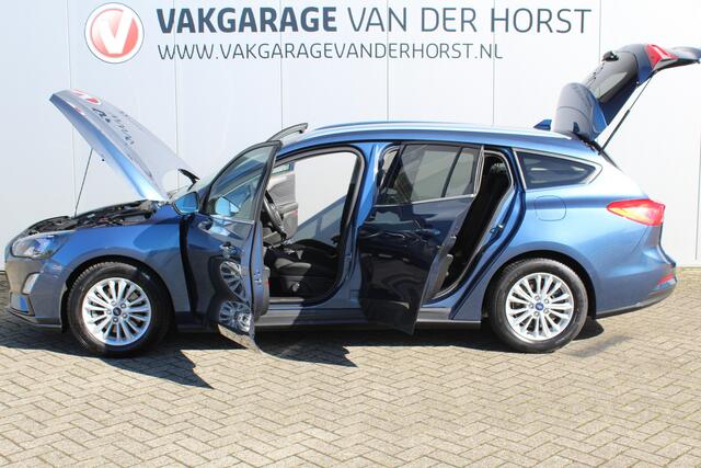 Ford FOCUS Wagon 1.0-155pk EcoBoost Titanium. Erg nette en goed onderhouden wagen met slechts 60.000km. Autm. airco dual, camera, stoel-, stuur- en voorraamverwarming, trekhaak, LM wielen, metallic lak, navigatie, telefoonvoorb. etc.