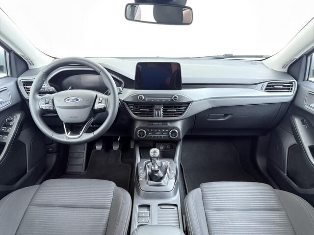 Ford FOCUS Wagon T 125PK Hybride Trekhaak Navi Camera LED Dual-ECC Keyless FordPass-ConnectStoel+Stuur+Voorruitverwarming Apple Carplay Android Auto Cruise Control Pdc Titanium Style DAB Bluetooth Lmv 17" Ecc GSM Draadloos Opladen Led Privacy Glas Isofix Lane Assist