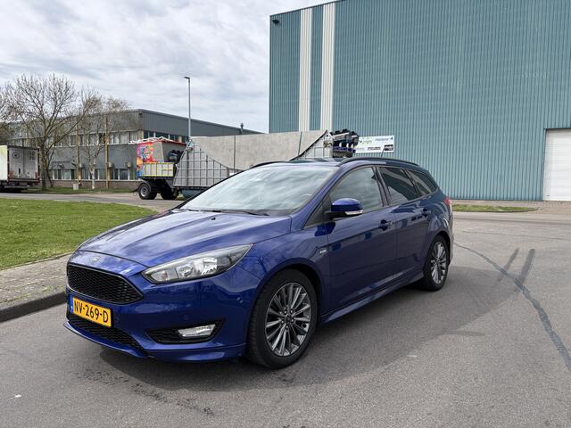 Ford FOCUS Wagon 1.5 ST-Line 6-Bak 150 PK. Prachtige en dealer onderhouden auto !!!