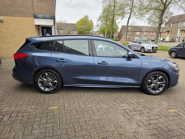 Ford FOCUS Wagon 1.0 EcoBoost ST Line Business 125PK/ Airco/ Navigatie/ Cruise/ Apple carplay/ PDC/ LED/ LMV
