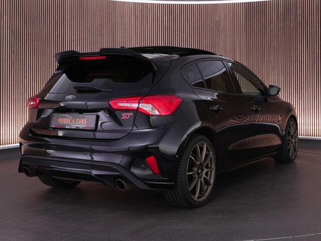 Ford FOCUS ST-3 2.3 280pk |dealer onderhouden|19" sparco|panoramadak|head-up|B&O|adaptive LED|Apple carplay|parkeercamera|adaptive cruise control|winterpack|