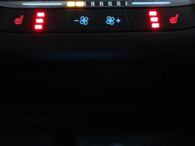 Ford FOCUS 2.0 EcoBlue ST Line X | Stoelverwarming | Adaptive cruise | Half leder | Elektrische stoel | Camera | Carplay | Navigatie | Stuurverwarming | Full LED | Parkeerhulp | Climate control | B&O Sound