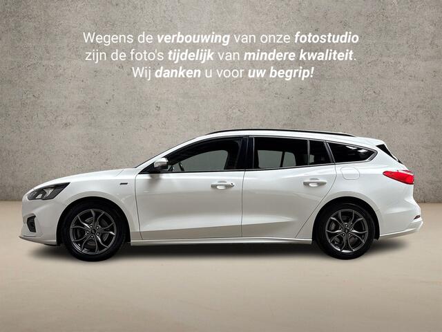 Ford FOCUS Wagon 1.0 EcoBoost ST-Line Automaat (APPLE CARPLAY, GROOT NAVI, STUUR/STOELVERWARMING, GETINT GLAS, SPORTSTOELEN, PARKEERSENSOREN, KEYLESS, CRUISE, NIEUWSTAAT)