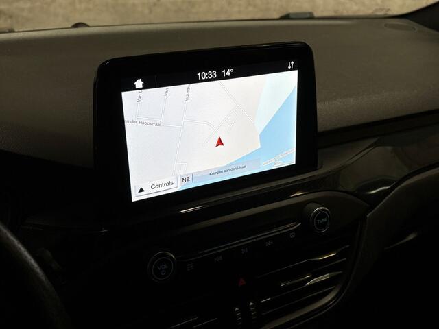Ford FOCUS Wagon 1.0 EcoBoost ST-Line Automaat (APPLE CARPLAY, GROOT NAVI, STUUR/STOELVERWARMING, GETINT GLAS, SPORTSTOELEN, PARKEERSENSOREN, KEYLESS, CRUISE, NIEUWSTAAT)
