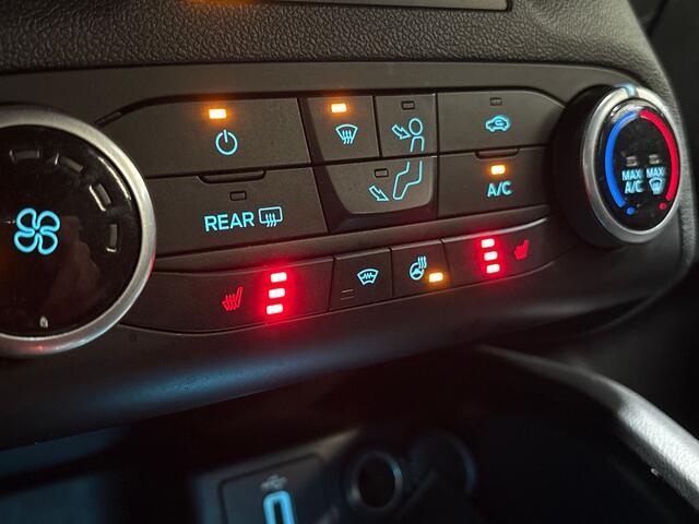 Ford FOCUS Wagon 1.0 EcoBoost ST-Line Automaat (APPLE CARPLAY, GROOT NAVI, STUUR/STOELVERWARMING, GETINT GLAS, SPORTSTOELEN, PARKEERSENSOREN, KEYLESS, CRUISE, NIEUWSTAAT)