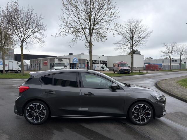 Ford FOCUS 1.0i EcoBoost ST Line Business 6-Bak 126 PK. Prachtige en als nieuw rijdende auto !!! BTW-auto !!