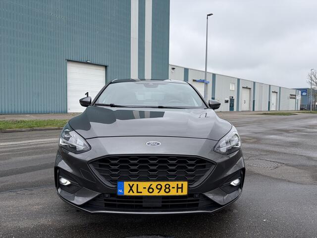 Ford FOCUS 1.0i EcoBoost ST Line Business 6-Bak 126 PK. Prachtige en als nieuw rijdende auto !!! BTW-auto !!