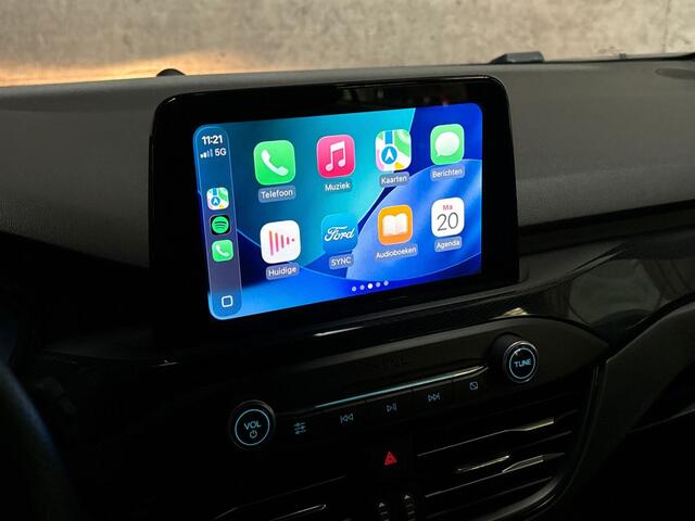 Ford FOCUS 1.0 EcoBoost ST Line (APPLE CARPLAY, GROOT NAVI, CLIMATE, STUUR/STOELVERWARMING, KEYLESS, SPORTSTOELEN, PARKEERSENSOREN, LM VELGEN, CRUISE, NIEUWSTAAT)