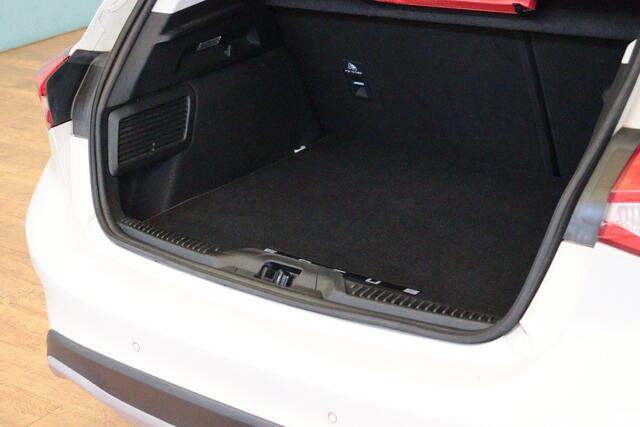 Ford FOCUS 1.0 EcoBoost Active Business | NAVI | CAMERA + PDC | VRUIT / STUUR / STOELVERW | TREKHAAK | B&O AUDIO |