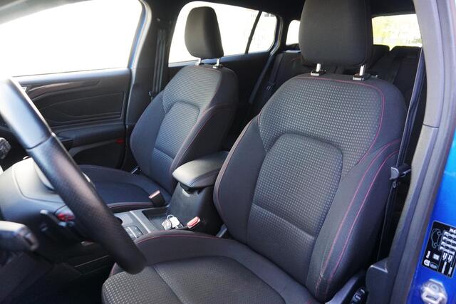 Ford FOCUS Wagon 1.0 EcoB. ST-Line | WINTERPACK| CAMERA| ALLSEASON!