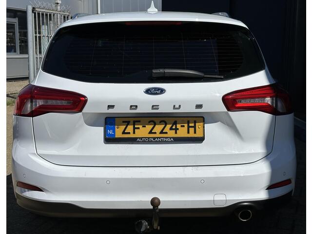 Ford FOCUS Wagon 1.0 EcoBoost Titanium Business 125PK | Zeer Nette Staat | NL AUTO | 2e Eigenaar | Volledige Onderhoudshistorie | Navigatie | Trekhaak | Parkeersensoren Voor en Achter | 2 Sleutels | Privacy Glass |