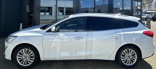 Ford FOCUS Wagon 1.0 EcoBoost Titanium Business 125PK | Zeer Nette Staat | NL AUTO | 2e Eigenaar | Volledige Onderhoudshistorie | Navigatie | Trekhaak | Parkeersensoren Voor en Achter | 2 Sleutels | Privacy Glass |