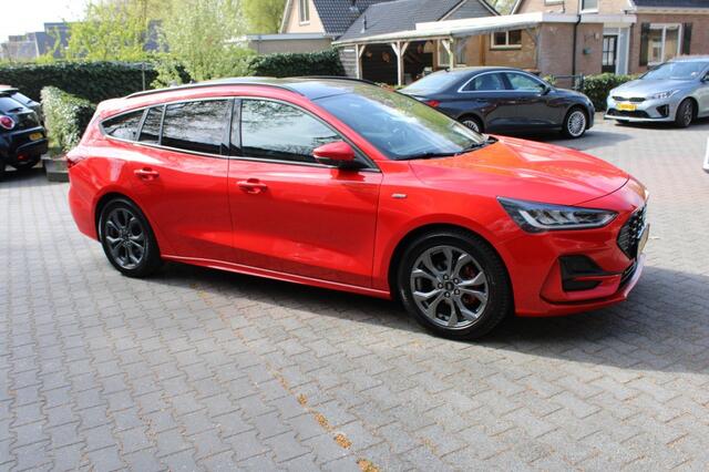 Ford FOCUS 1.0 EcoBoost ST Line X - Panoramadak - trekhaak - Navi groot