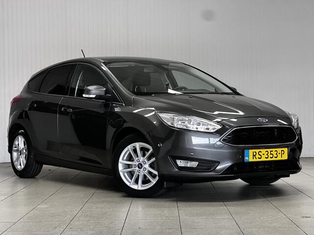 Ford FOCUS 1.0 Titanium/ Trekhaak/ 16'' LMV/ Camera/ Extra getint glas/ Apple + Android/ Navi/ Clima/ Cruise/ Elek. pakket/ Bluetooth/ Armsteun/ Multi. LEDER. Stuur/ Mistl./ PDC V+A.