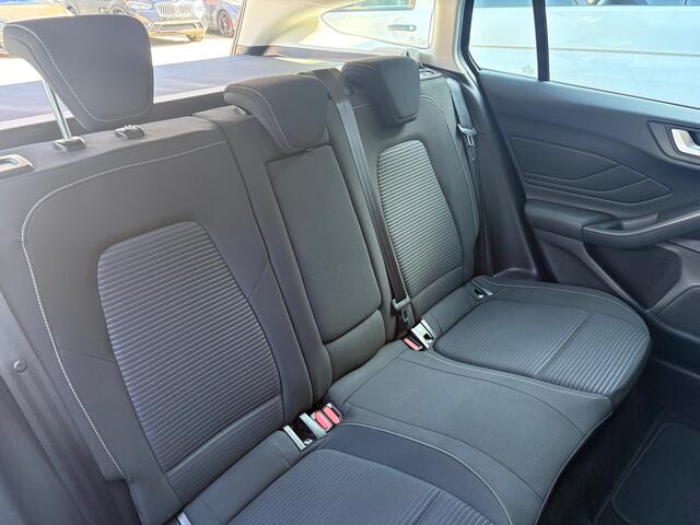 Ford FOCUS Wagon 1.0 EcoBoost Active Business Airco Cr-Control CarPlay Trekhaak