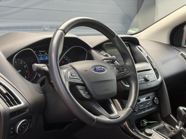 Ford FOCUS 1.0 Titanium Navi,125pk,Trekhaak,Dealer Onderhouden,Pdc V+A,6 Bak,N.A.P,Clima,Cruise,Nieuwe Apk bij Aflevering