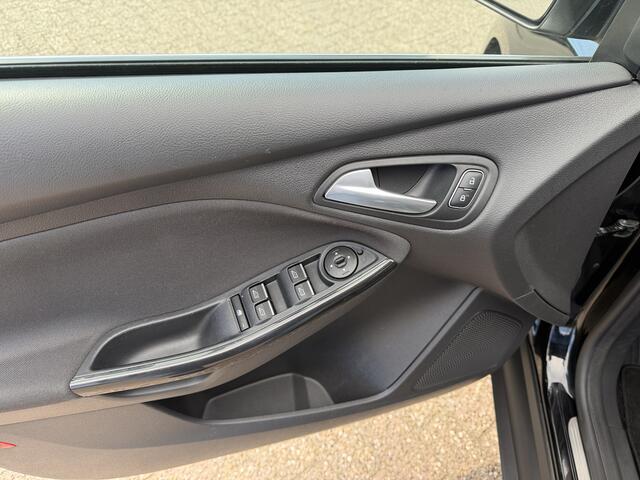 Ford FOCUS 1.0 Titanium Clima/Cruise/PDC/Navi