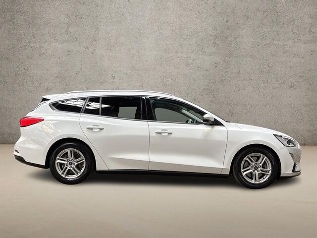 Ford FOCUS Wagon 1.0 EcoBoost Titanium Sport (APPLE CARPLAY, GROOT NAVI, STUUR/STOELVERWARMING, SPORTSTOELEN, GETINT GLAS, LM VELGEN, NIEUWE APK, NIEUWSTAAT)