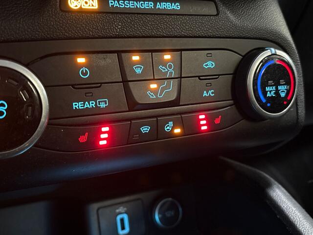 Ford FOCUS Wagon 1.0 EcoBoost Titanium Sport (APPLE CARPLAY, GROOT NAVI, STUUR/STOELVERWARMING, SPORTSTOELEN, GETINT GLAS, LM VELGEN, NIEUWE APK, NIEUWSTAAT)