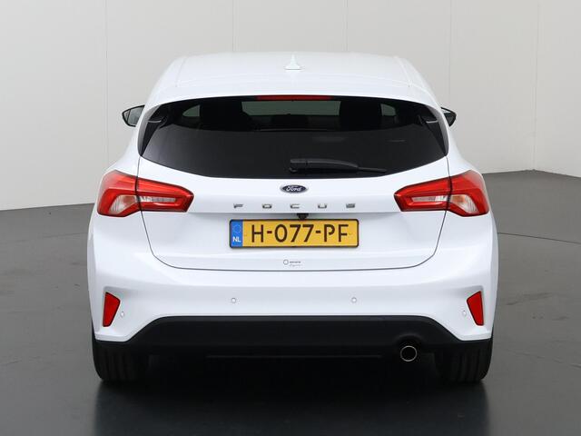 Ford FOCUS 1.0 EcoBoost Titanium Business | Winterpakket | Parkeercamera | Cimate Control | Cruise Control | Navigatie |