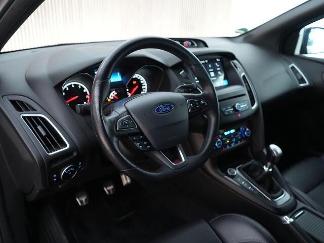 Ford FOCUS ST-3 2.0 290pk PERFORMANCE PACK |BullX|Maxton|KW schroefset|elek. stoelen|Apple Carplay|bi-xenon|winterpack|19" Performance wielen|