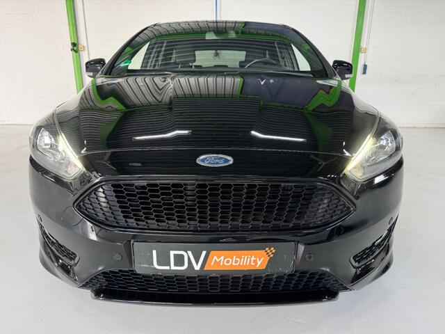 Ford FOCUS 1.5 Benzine ST-LINE / 117573 km / Trekhaak / PDC / LED / Navi / Stoelverwarming / Parkassist.